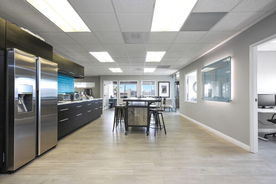 1121-1145 Artesia Blvd, Manhattan Beach, CA for lease - Interior Photo - Image 3 of 13