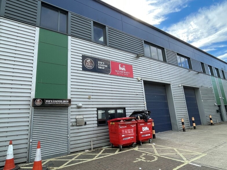Whiteleaf Rd, Hemel Hempstead for lease - Building Photo - Image 2 of 6