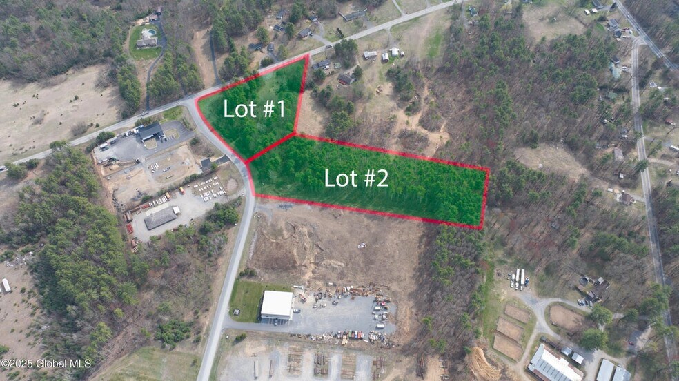 1 Blue Lupine Ln, Wilton, NY à vendre - Photo du bâtiment - Image 1 de 4