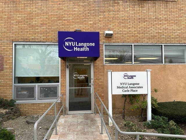 200 Stonehinge Ln, Carle Place, NY for lease - Building Photo - Image 3 of 6