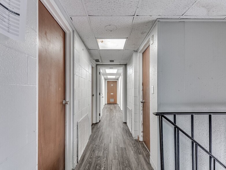 2400 NW 23rd St, Oklahoma City, OK à vendre - Photo du bâtiment - Image 3 de 6