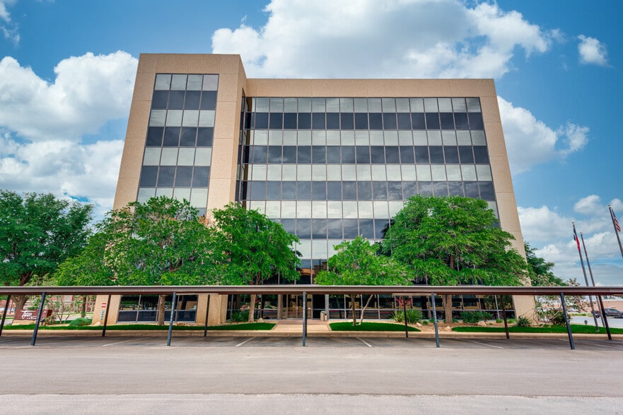 24 Smith Rd, Midland, TX à louer - Photo du bâtiment - Image 2 de 14