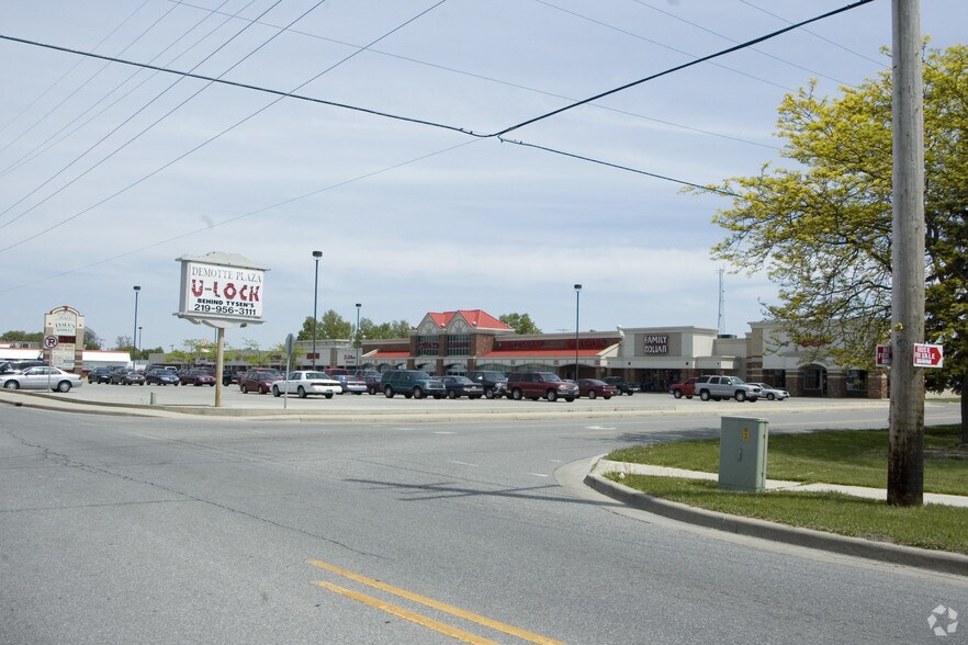 305-423 N Halleck St, Demotte, IN à louer - Photo du bâtiment - Image 2 de 10