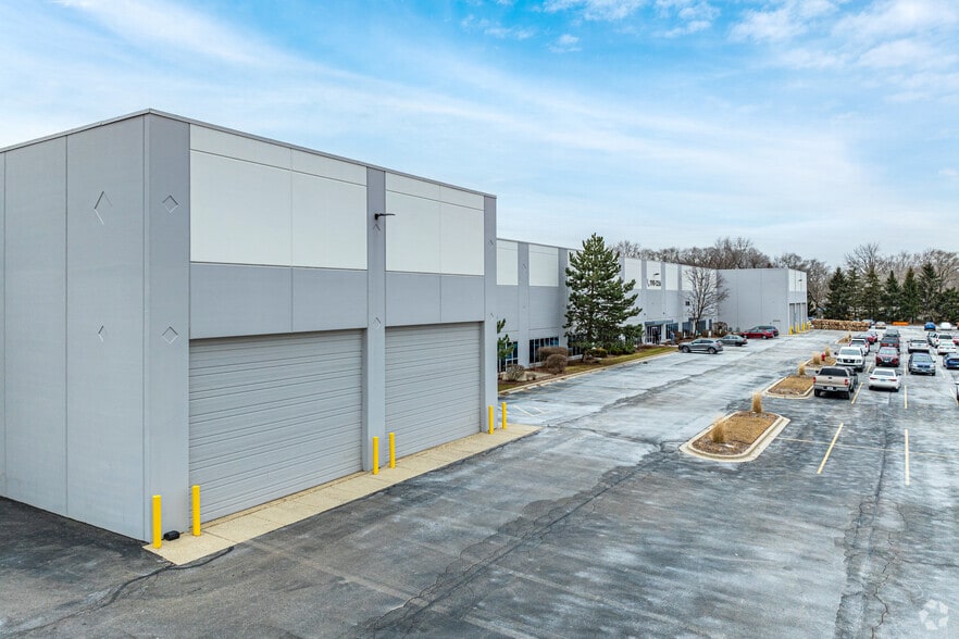 1198-1206 Nagel Blvd, Batavia, IL for lease - Building Photo - Image 2 of 7