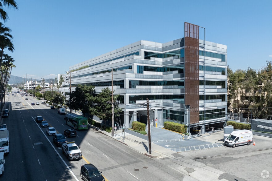 1640 S Sepulveda Blvd, Los Angeles, CA for lease - Building Photo - Image 2 of 25