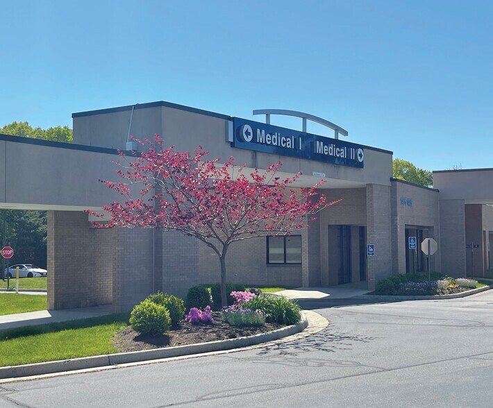 1403-1413 Johnston Willis Dr, Richmond, VA à louer - Photo du bâtiment - Image 1 de 8