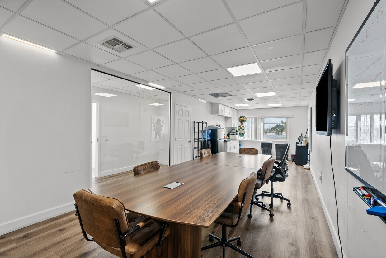 14530 Hamlin St, Van Nuys, CA for lease Primary Photo- Image 1 of 13