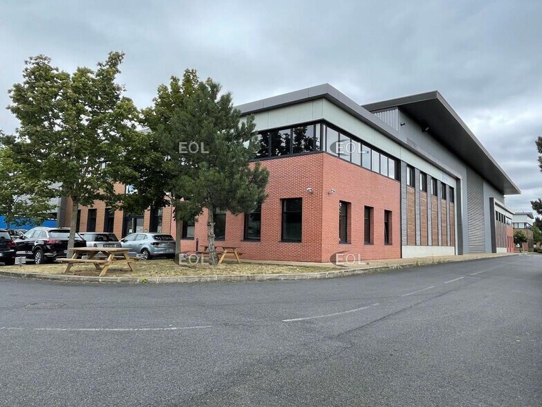 Flex in Villeneuve-la-Garenne for lease - Building Photo - Image 1 of 7