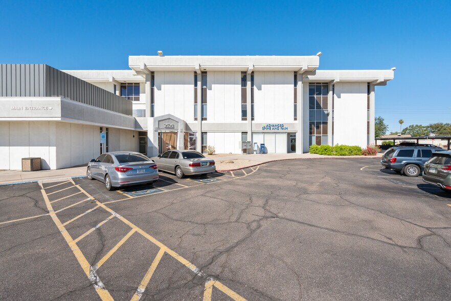 2525 W Greenway Rd, Phoenix, AZ à louer - Photo du bâtiment - Image 2 de 8