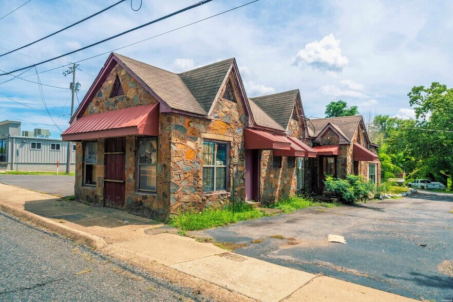 1034 Malvern Ave, Hot Springs, AR à vendre - Photo du bâtiment - Image 3 de 3