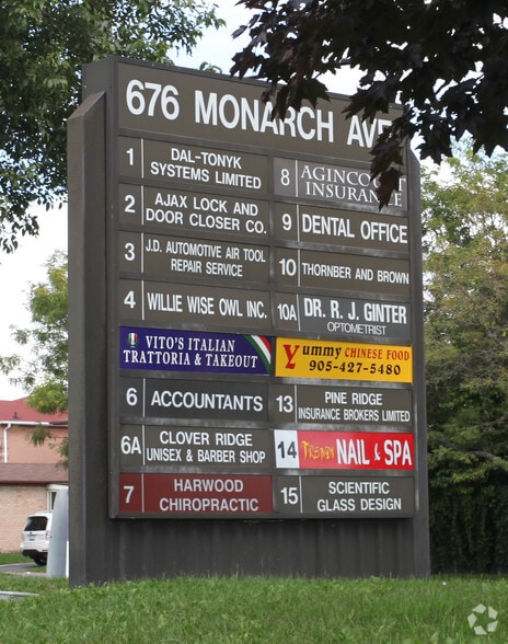 676 Monarch Ave, Ajax, ON à vendre - Photo du bâtiment - Image 2 de 7