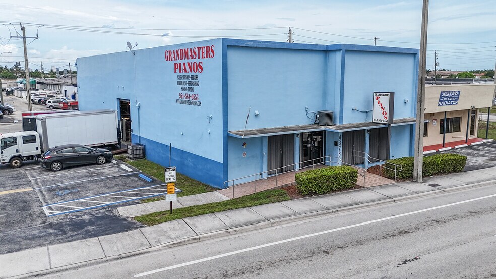 4378 N Dixie Hwy, Oakland Park, FL à vendre - Photo du bâtiment - Image 2 de 9