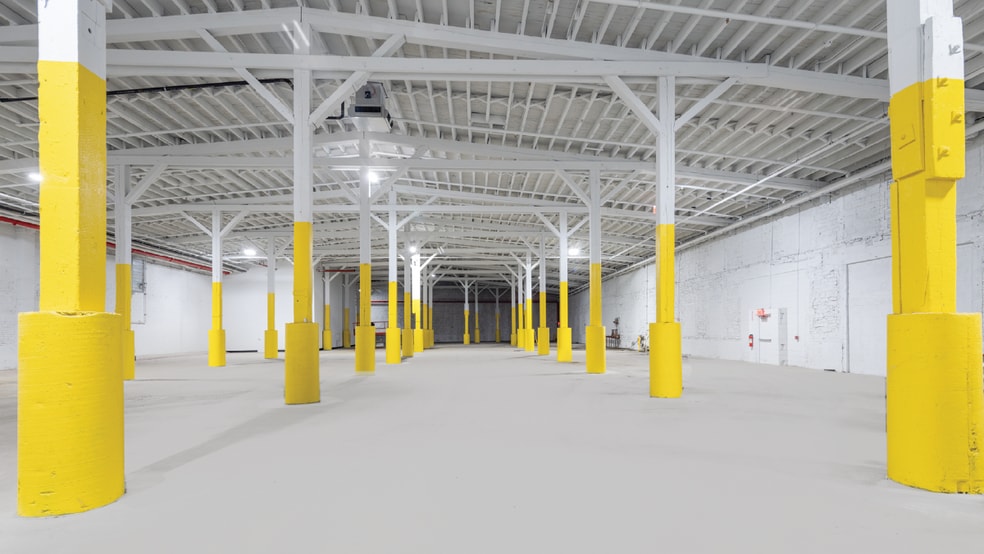 110 Beard St, Brooklyn, NY for lease - Interior Photo - Image 3 of 9