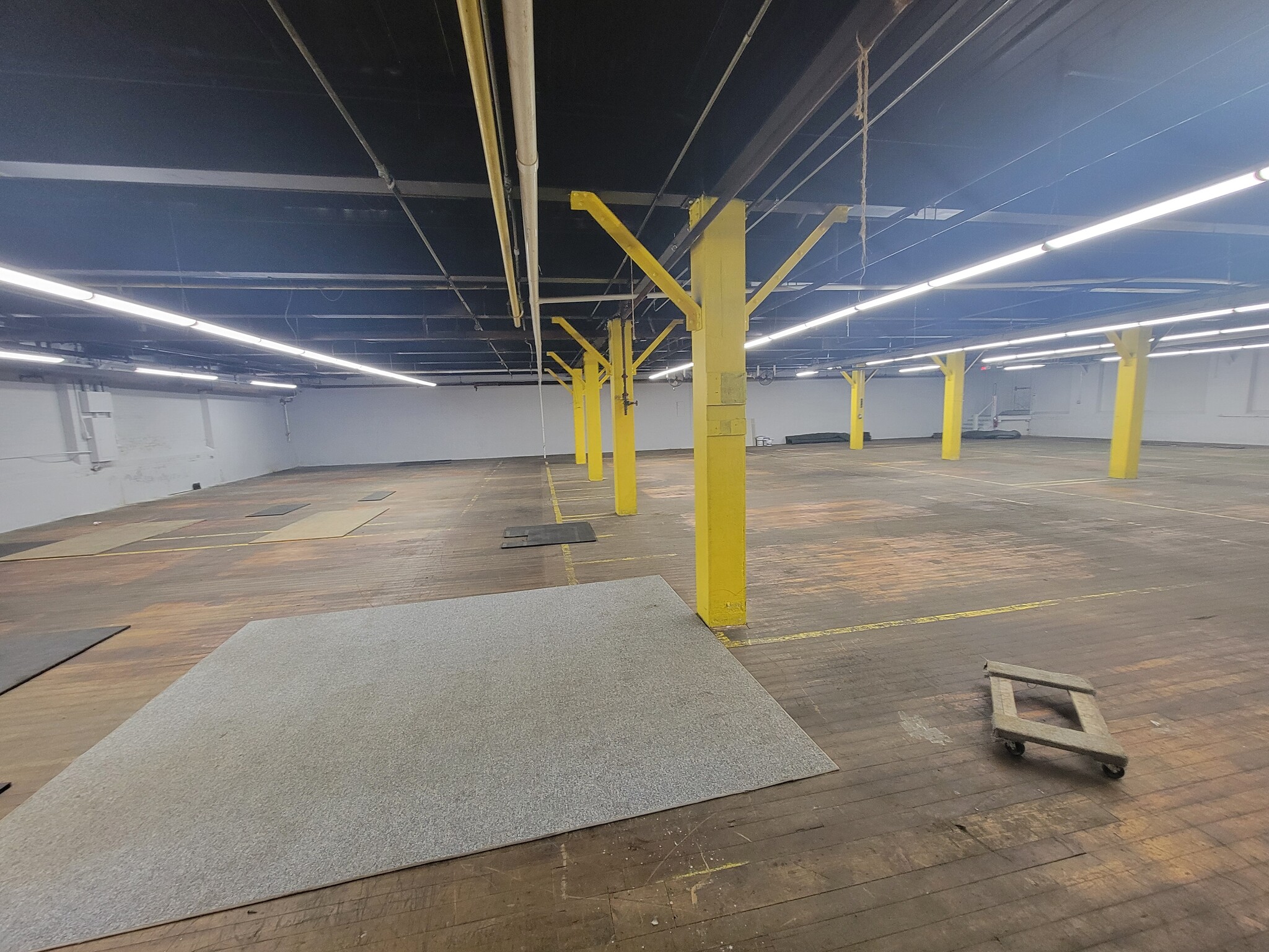 100 Pleasant St, Dracut, MA for lease Interior Photo- Image 1 of 1
