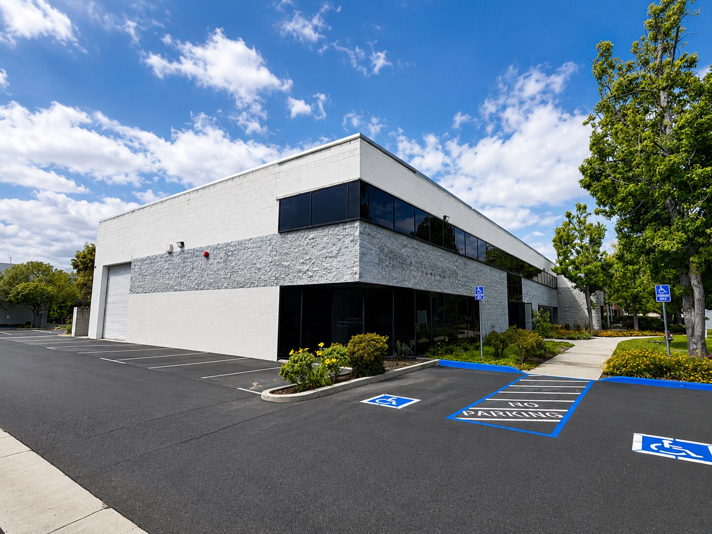 5450 Tech Cr, Moorpark, CA à louer Photo du bâtiment- Image 1 de 12