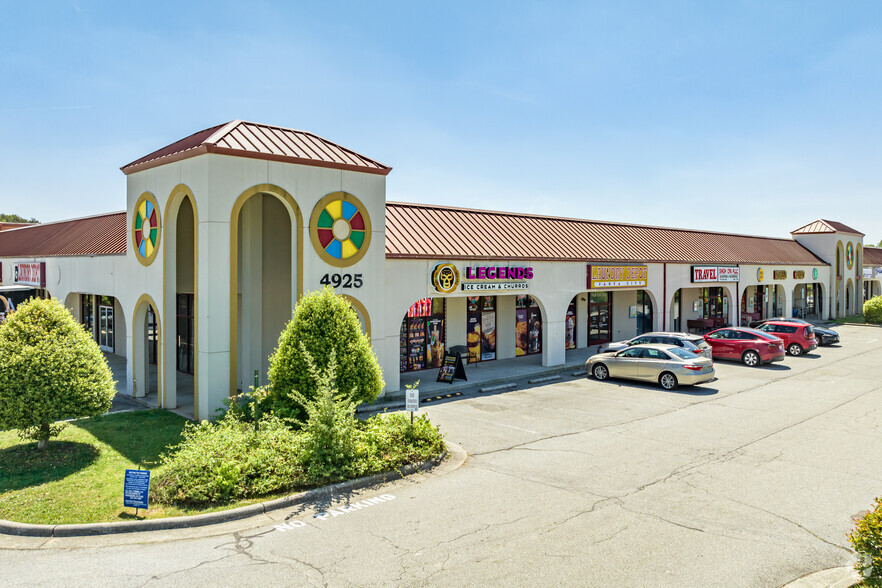 4925 W Market St, Greensboro, NC for lease - Primary Photo - Image 1 of 9