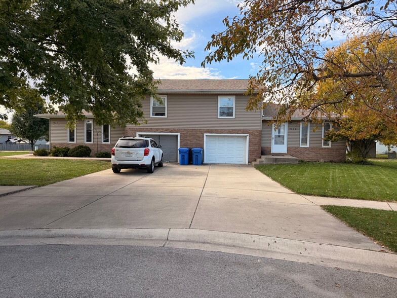 Two Duplex; Crown Point, IN portfolio of 2 properties for sale on LoopNet.ca - Building Photo - Image 2 of 14