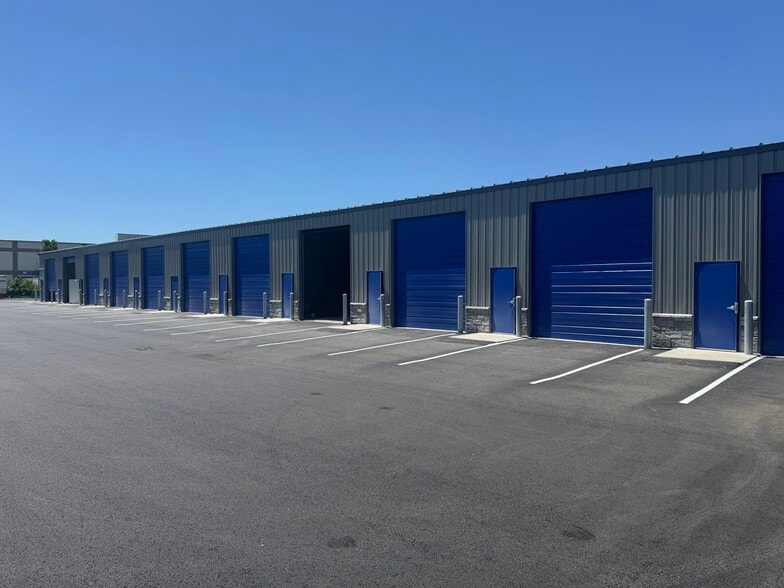 16133 Lone Elm rd, Olathe, KS for lease - Building Photo - Image 2 of 2