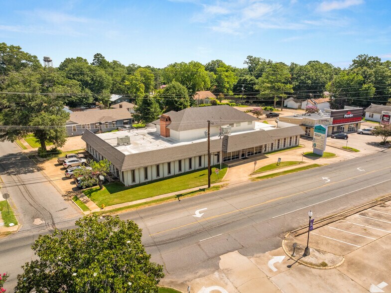 816 University Pky, Natchitoches, LA à vendre - Photo principale - Image 1 de 46