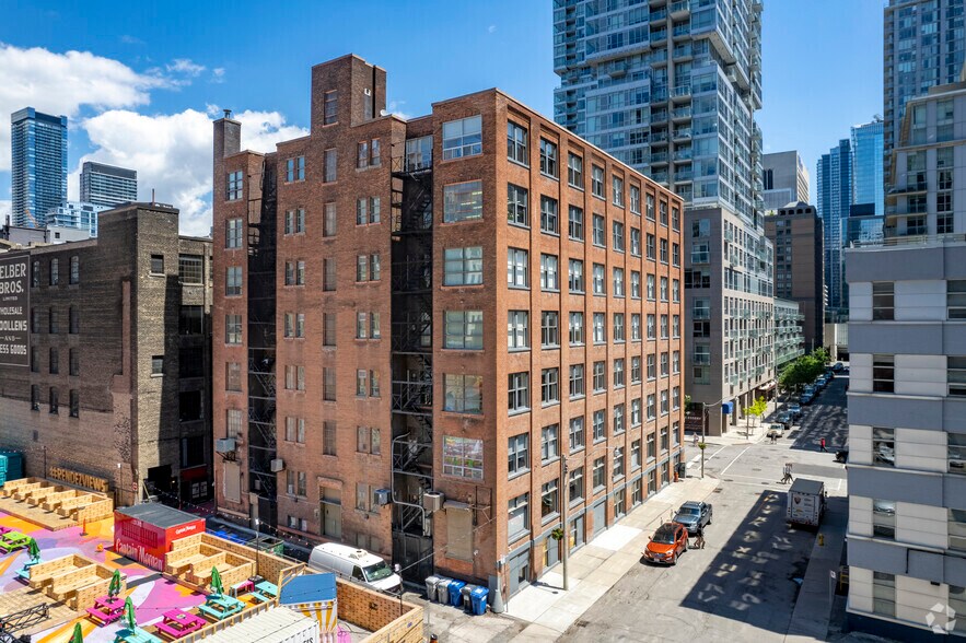 30-34 Duncan St, Toronto, ON à louer - Photo du bâtiment - Image 2 de 3