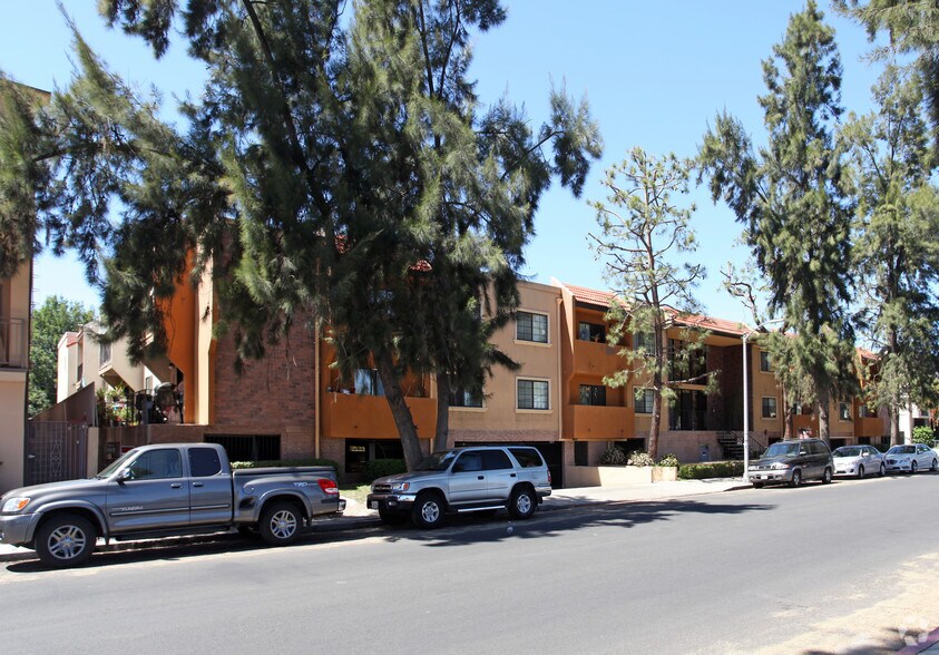 7235 Baird Ave, Reseda, CA for sale - Building Photo - Image 2 of 2