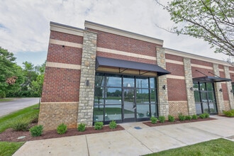 2216 Dr Martin Luther King Blvd, Murfreesboro, TN à louer Photo du bâtiment- Image 2 de 4