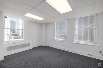 25 SE 2nd Ave, Miami, FL for lease Interior Photo- Image 2 of 2