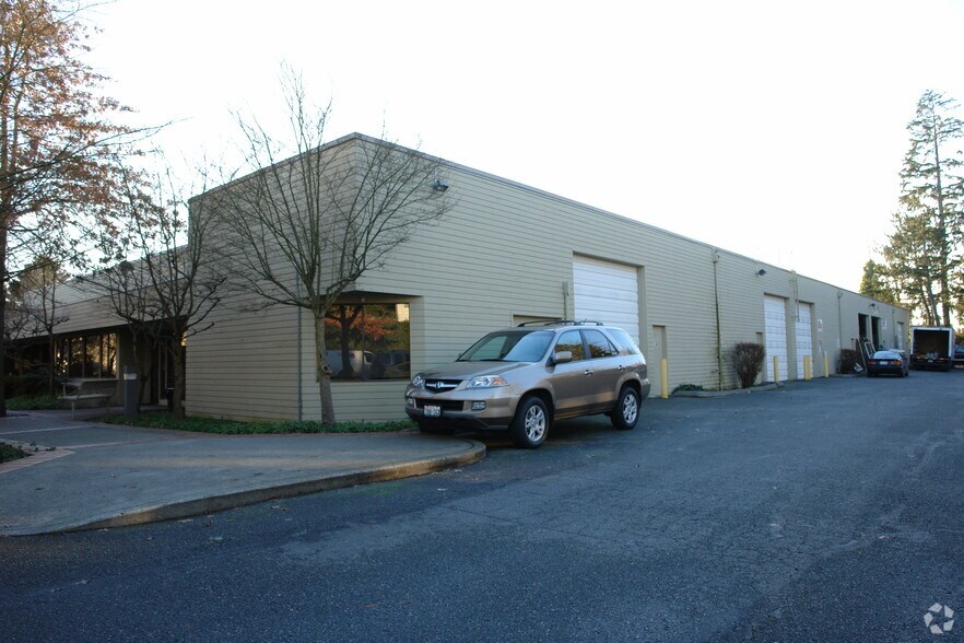 909 SE Everett Mall Way, Everett, WA à vendre - Photo du bâtiment - Image 2 de 3