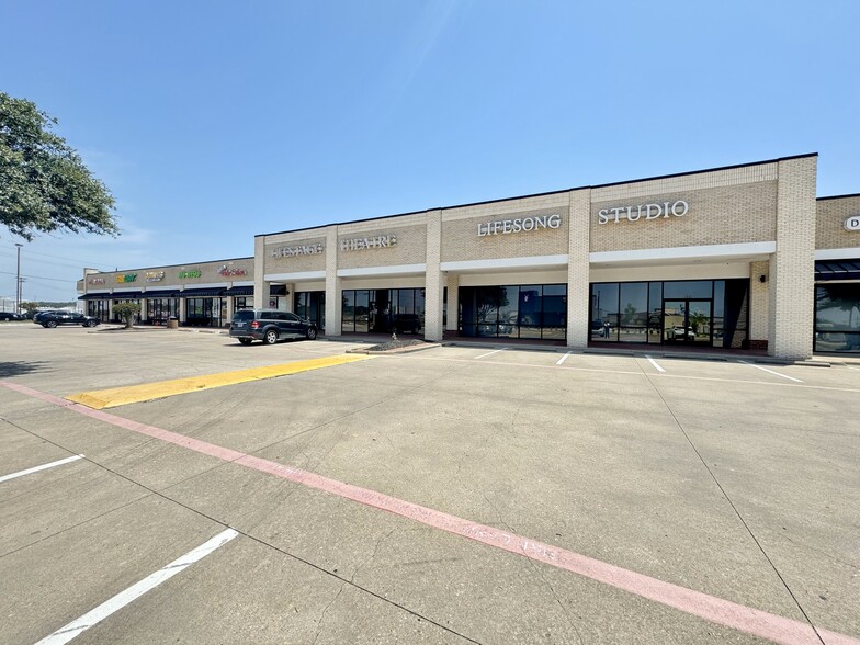 3105-3115 E Ira E Woods Ave, Grapevine, TX for lease - Building Photo - Image 1 of 6