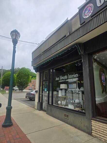 14 N Franklin Tpke, Ho-Ho-Kus, NJ à louer - Photo du bâtiment - Image 2 de 5