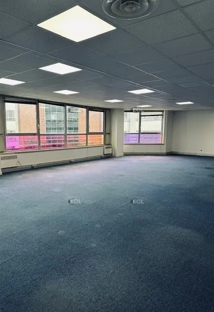 Office in Paris for lease Interior Photo- Image 1 of 3