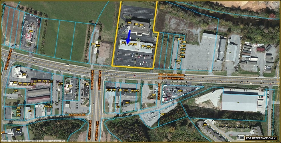 954-972 Dolly Parton Pky, Sevierville, TN for lease - Building Photo - Image 3 of 11