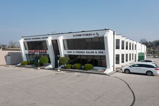 Plus de détails pour 19700 W Bluemound Rd, Brookfield, WI - Local d'activités à louer