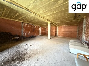 Retail in Cuenca, Cuenca for lease Interior Photo- Image 2 of 2