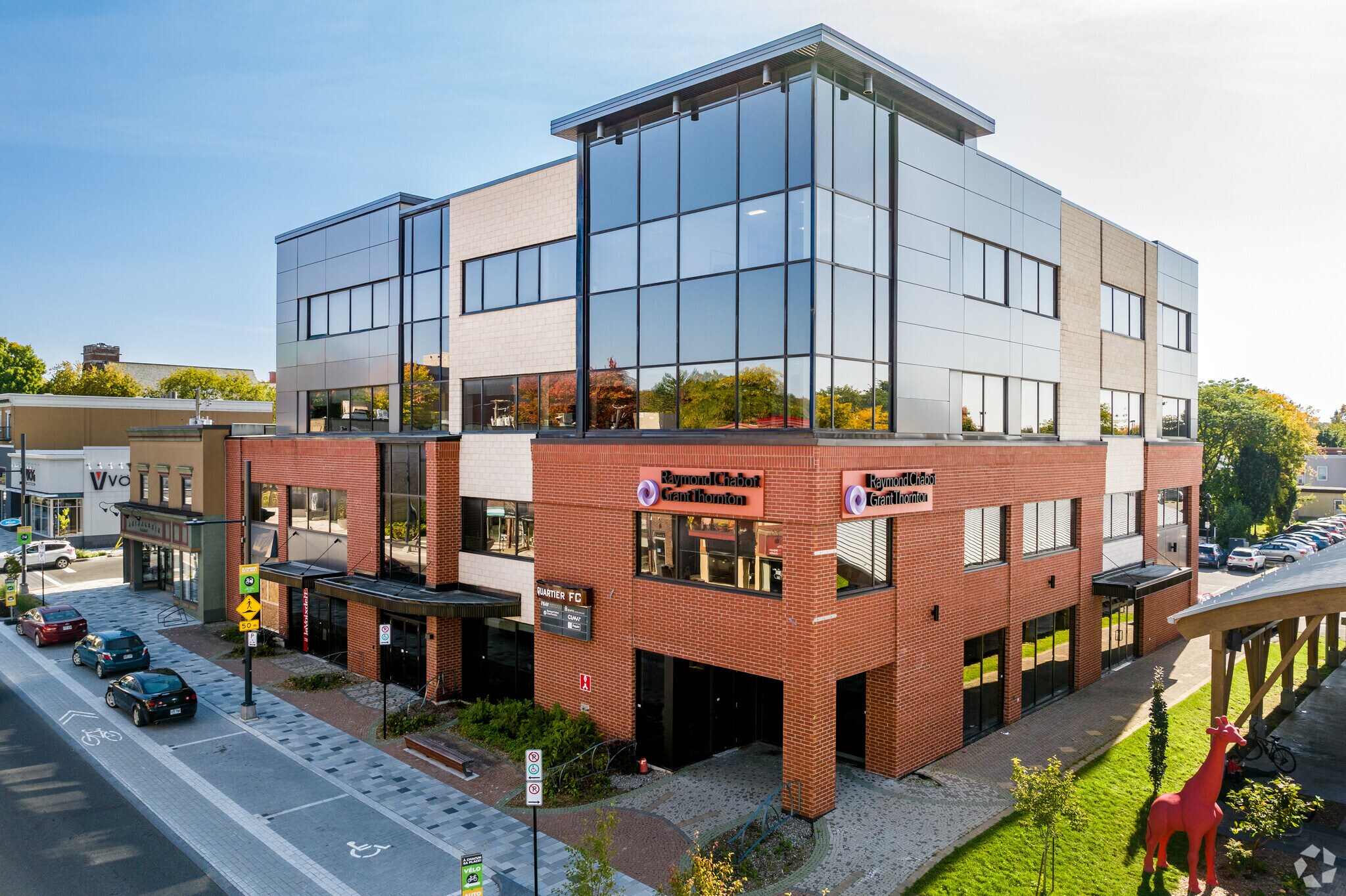 158-162 Rue Principale, Granby, QC à vendre Photo principale- Image 1 de 1