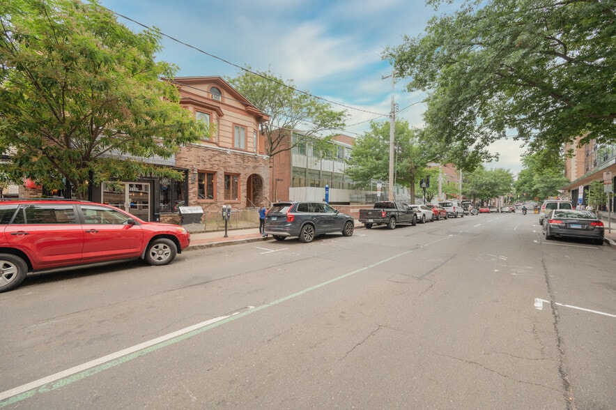 1150 Chapel St, New Haven, CT for sale - Building Photo - Image 2 of 15