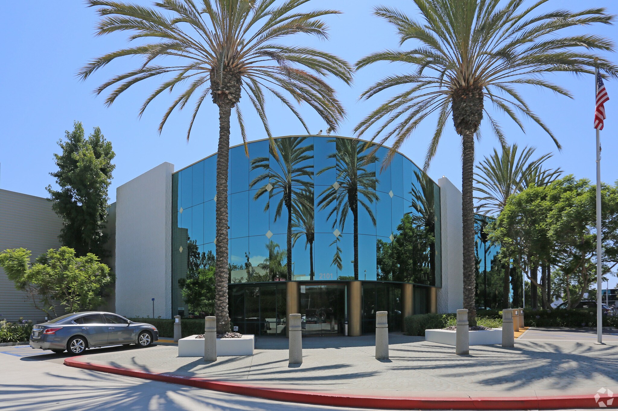 2101 Faraday Ave, Carlsbad, CA à louer Photo principale- Image 1 de 3