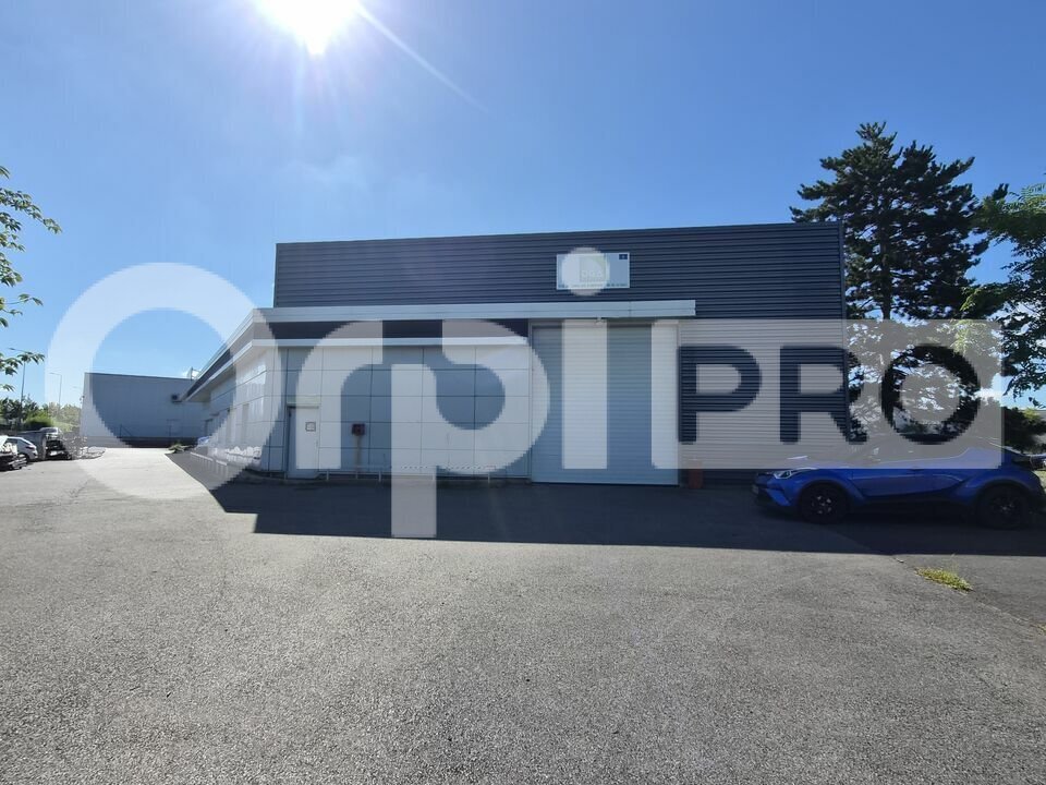 Industrial in Reims for lease Building Photo- Image 1 of 4