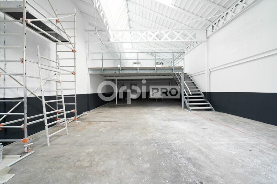 195-199 Avenue Francis De Pressensé, Vénissieux for lease - Interior Photo - Image 2 of 6