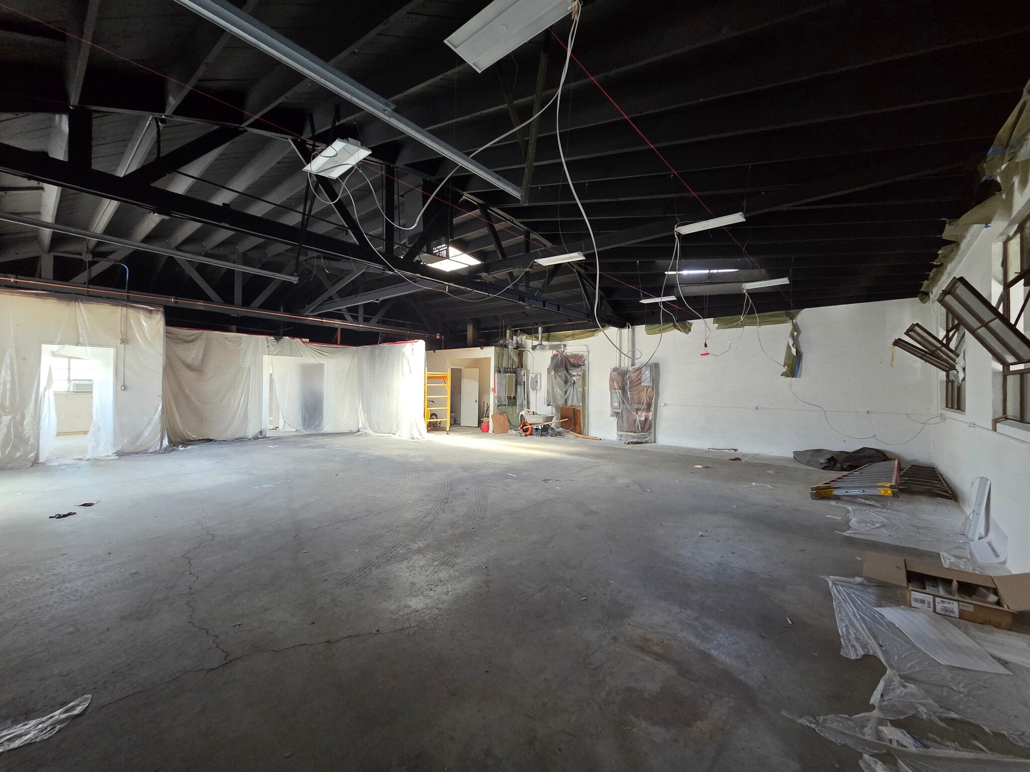 3018 Carmel St, Los Angeles, CA for lease Interior Photo- Image 1 of 40