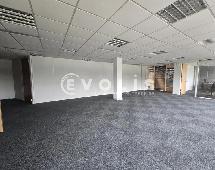 Office in Orsay for lease - Interior Photo - Image 3 of 8
