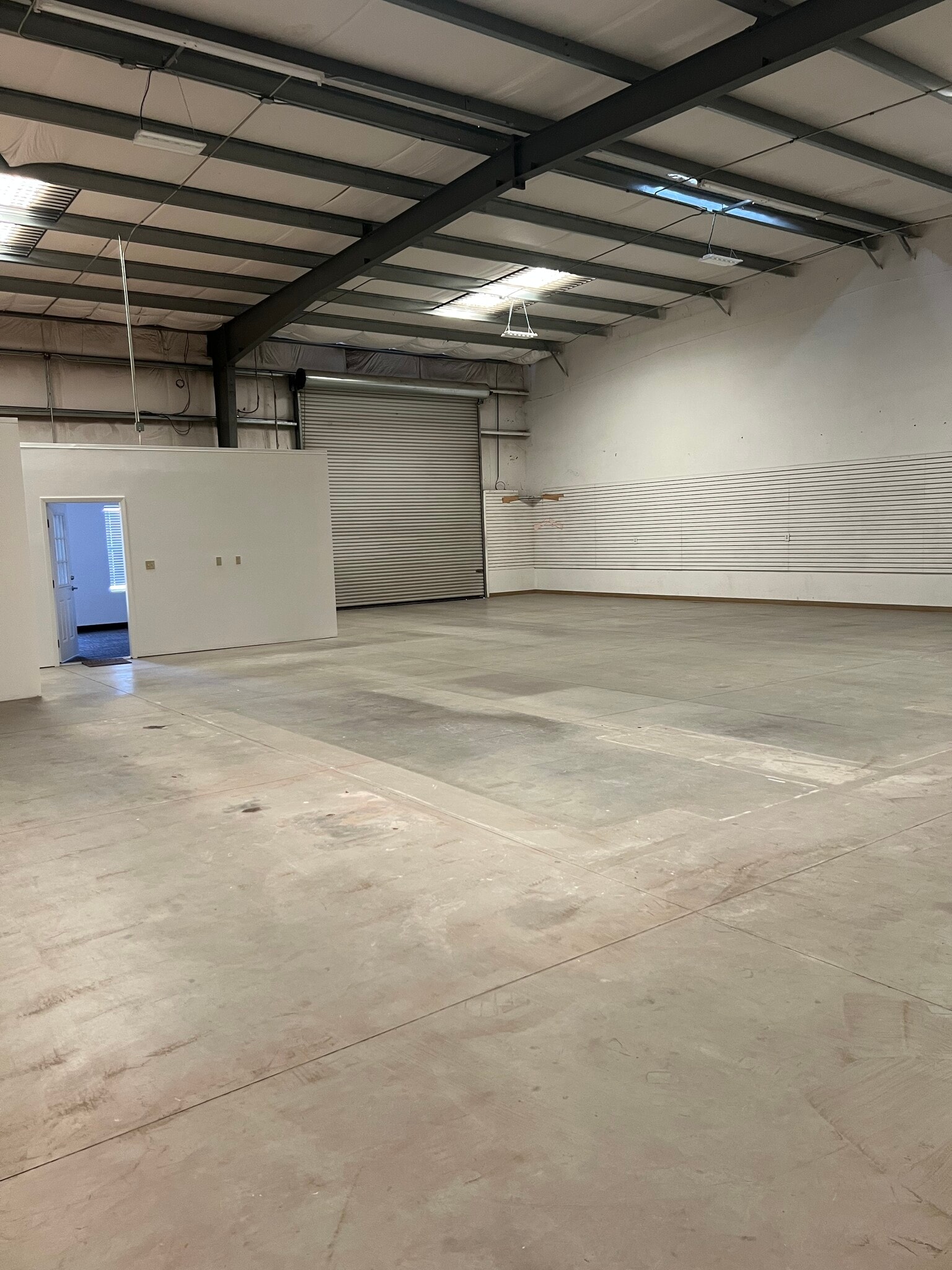 8032 Dimiller Dr, Bakersfield, CA à louer Photo intérieure- Image 1 de 6