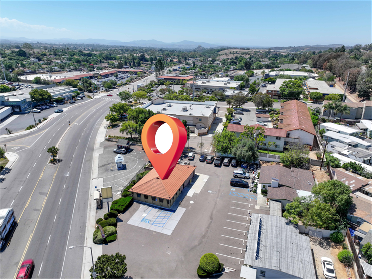 1235 S Mission Rd, Fallbrook, CA à louer - Photo du bâtiment - Image 3 de 6