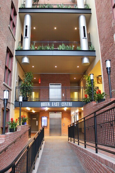 550-554 Queen St E, Toronto, ON for sale - Building Photo - Image 1 of 1