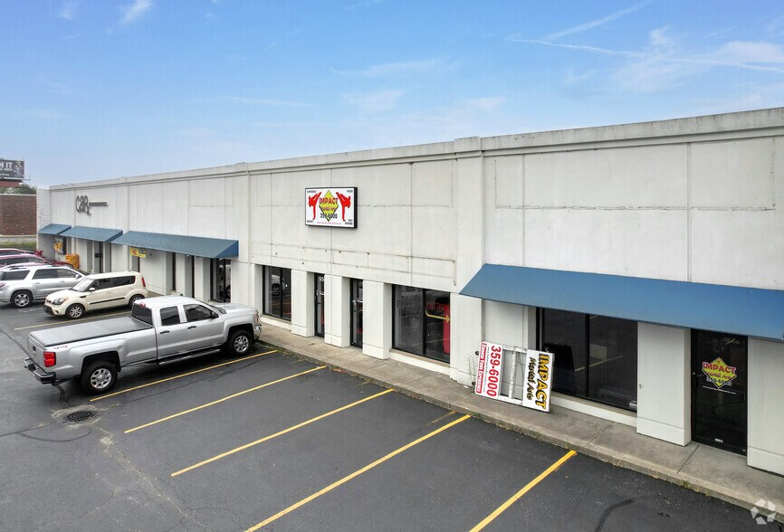 9503 E Washington St, Indianapolis, IN à vendre - Photo du bâtiment - Image 2 de 21