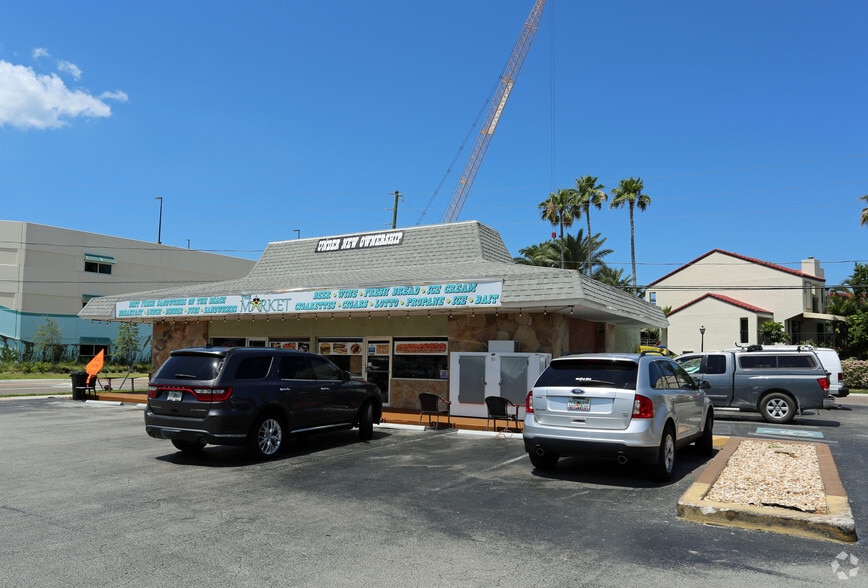 280 Windward Rd, Clearwater Beach, FL for lease - Primary Photo - Image 1 of 2