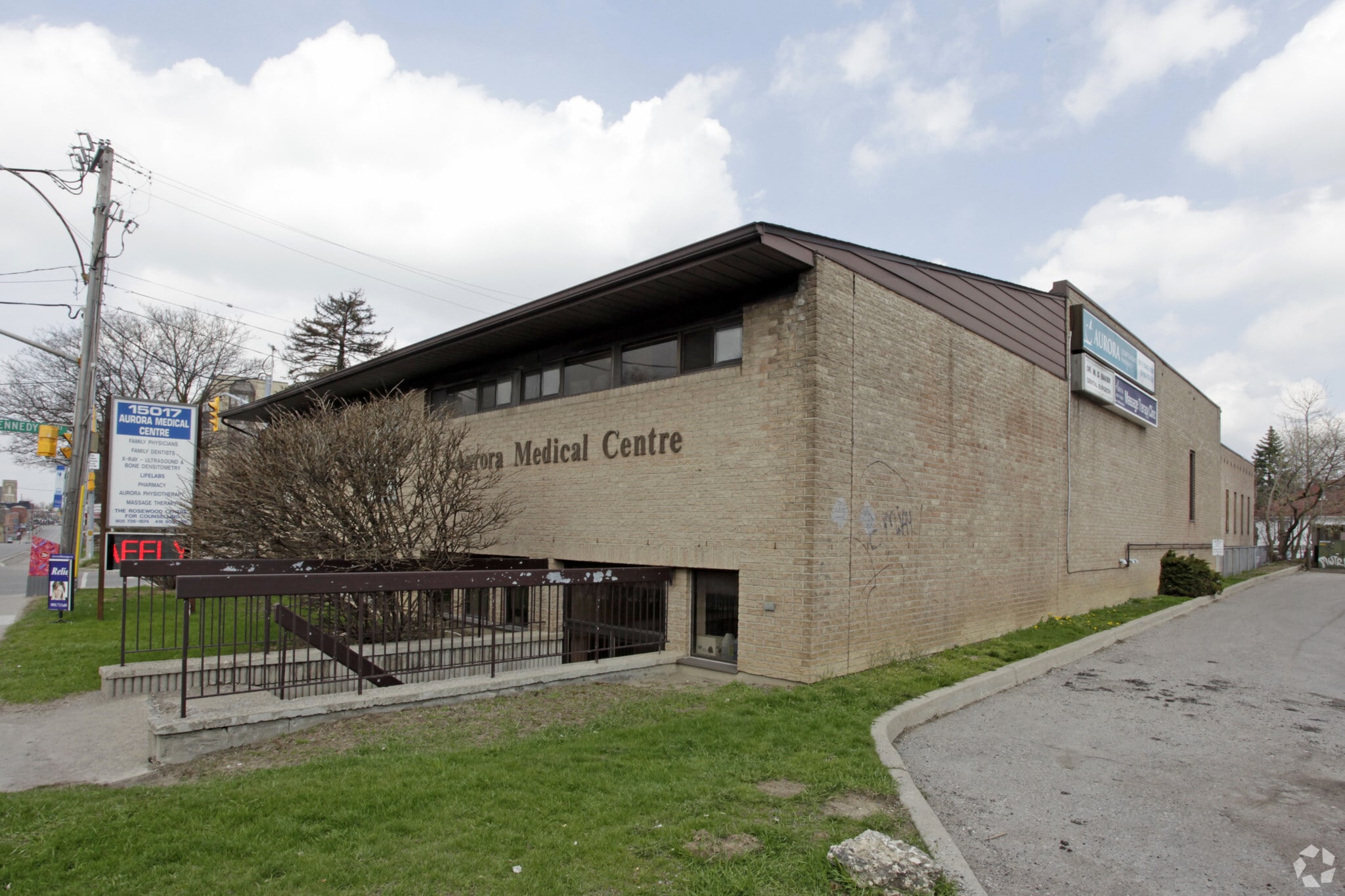 15017 Yonge St, Aurora, ON à vendre Photo principale- Image 1 de 1