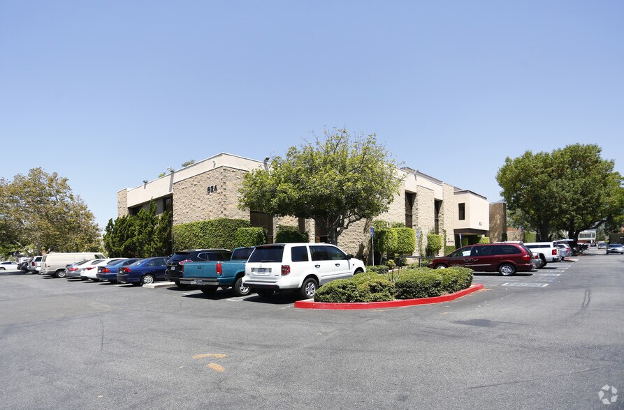 624 W Duarte Rd, Arcadia, CA à louer - Photo du bâtiment - Image 2 de 2