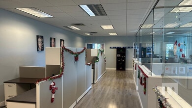 2000 NW 150th Ave, Pembroke Pines, FL for lease Interior Photo- Image 2 of 9