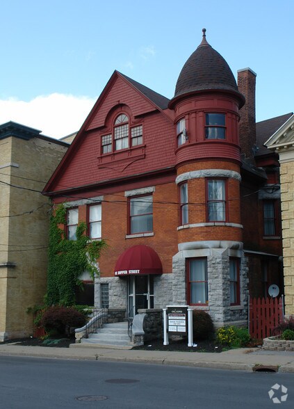 1 Hopper St, Utica, NY à vendre - Photo du bâtiment - Image 2 de 23